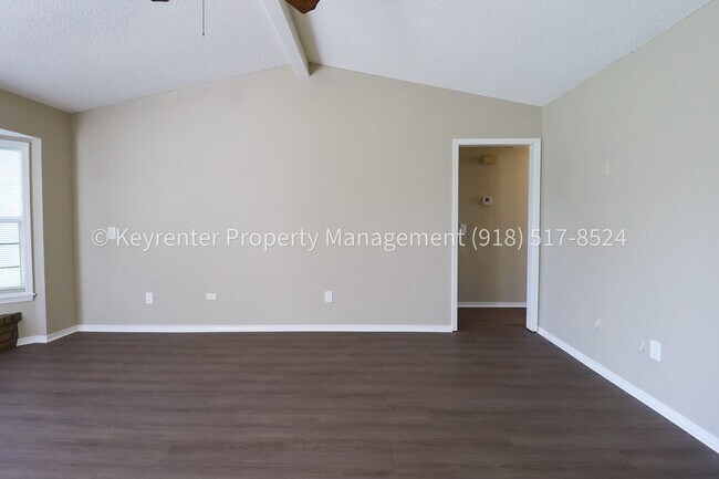 Building Photo - 3 Bed | 2 Bath in East Tulsa!