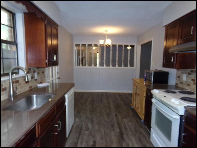 Building Photo - 8 Woodlore Cir