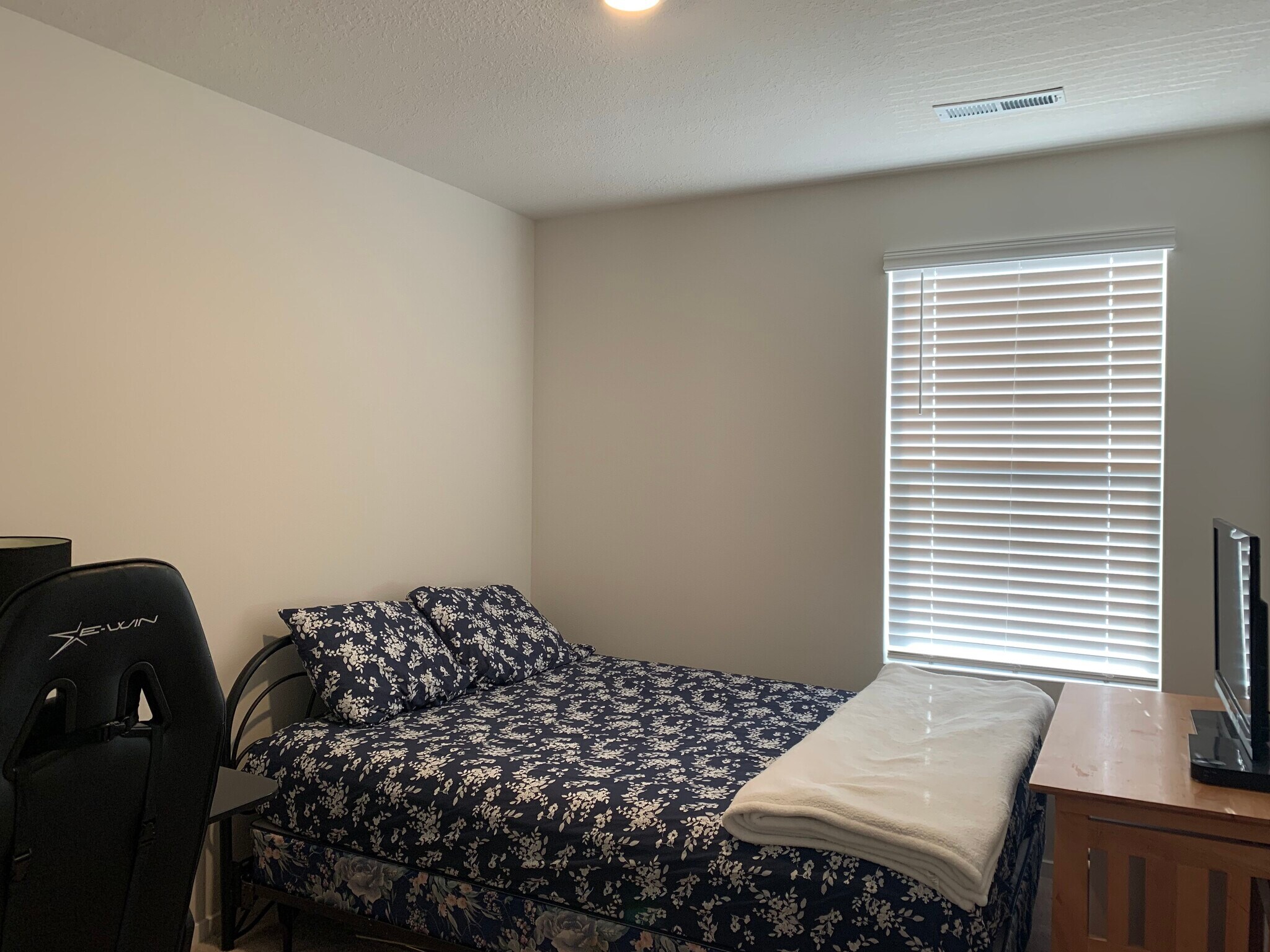 Building Photo - 2664 NE 116th Pl