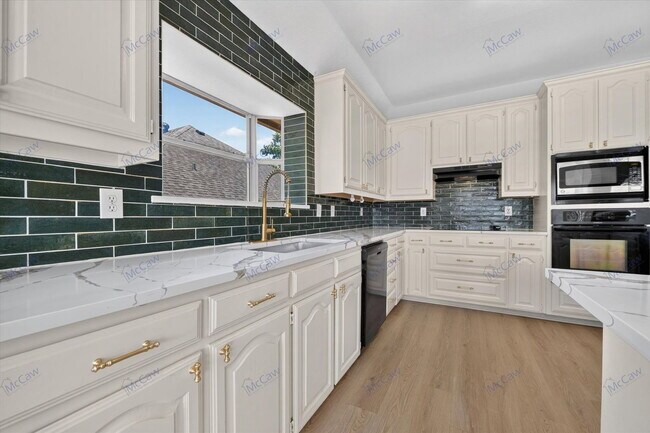 Building Photo - 305 Brazil Dr