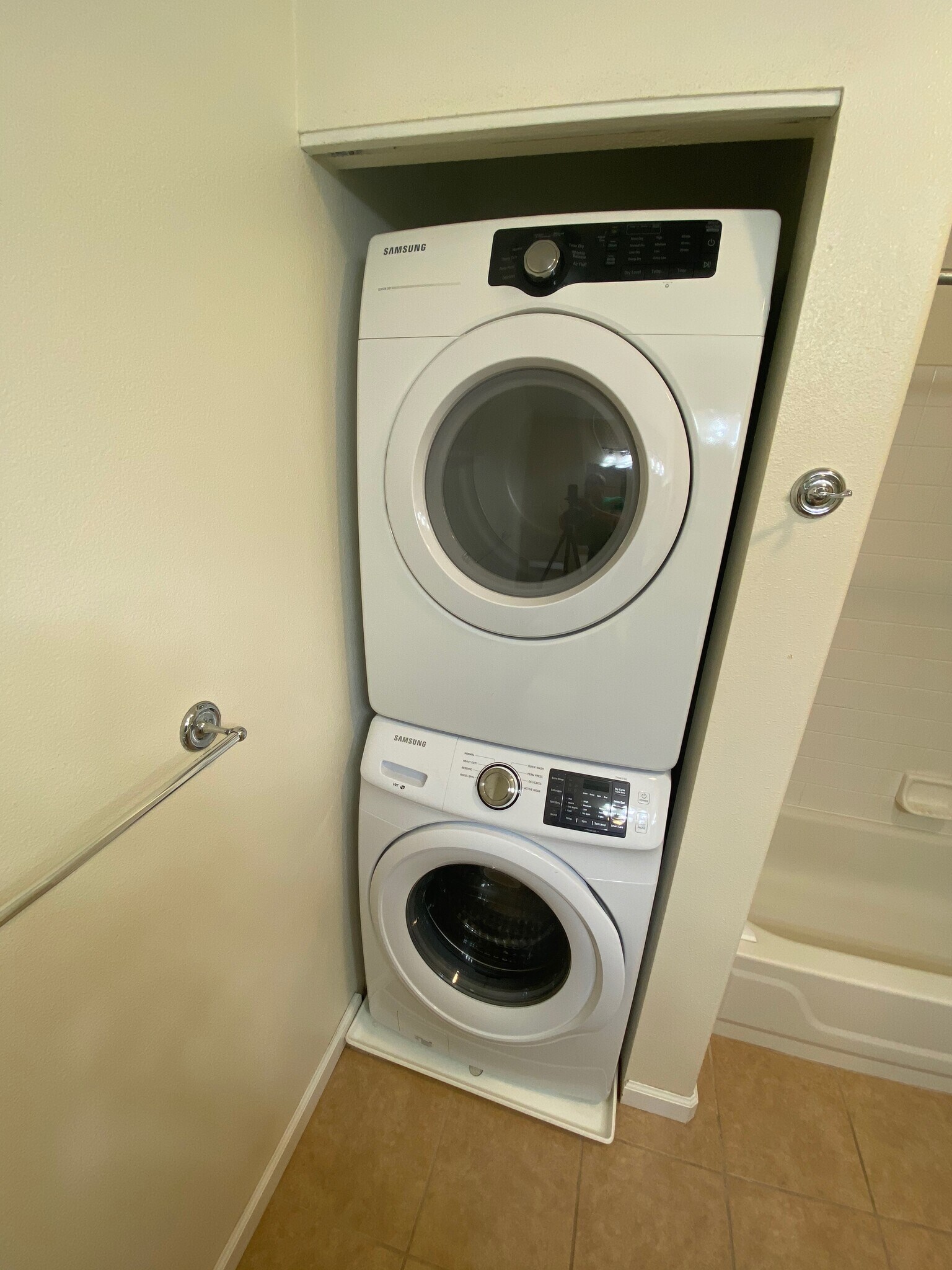 Full size washer and dryer - 95-976 Wikao St