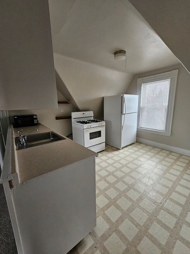 Building Photo - 260 Laurel St