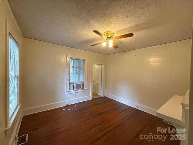 Building Photo - 2214 Floral Ave