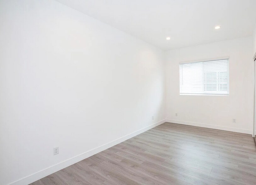 Building Photo - 5026 1/2 Cleon Ave
