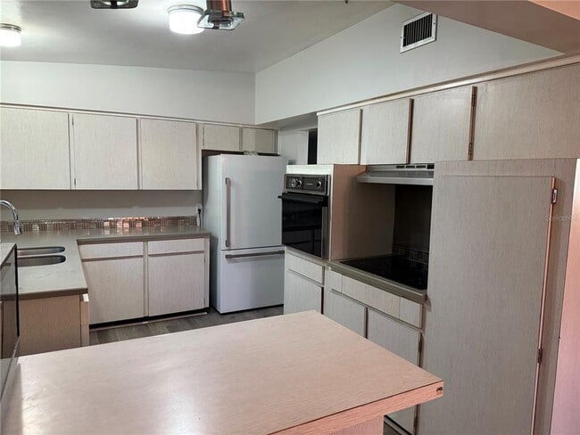 Building Photo - 2428 E Pershing Ave