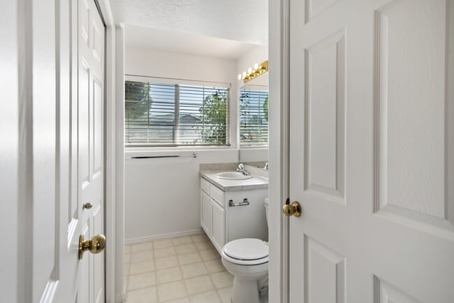 Building Photo - 1613 N 2000 W