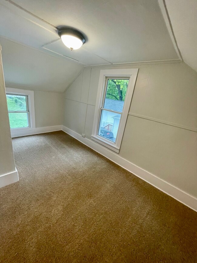 Building Photo - 360 Grove St