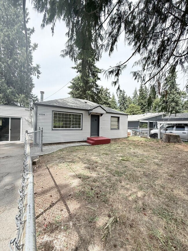 Building Photo - Home on The Cedars in Bremerton.