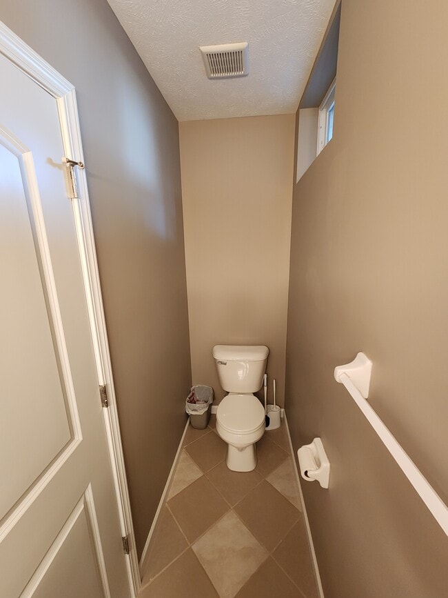 Building Photo - 5716 Hascall St