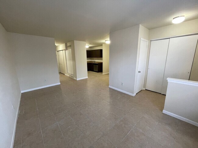 Primary Photo - 2 BED 1 BATH 1ST FLOOR APARTMENT