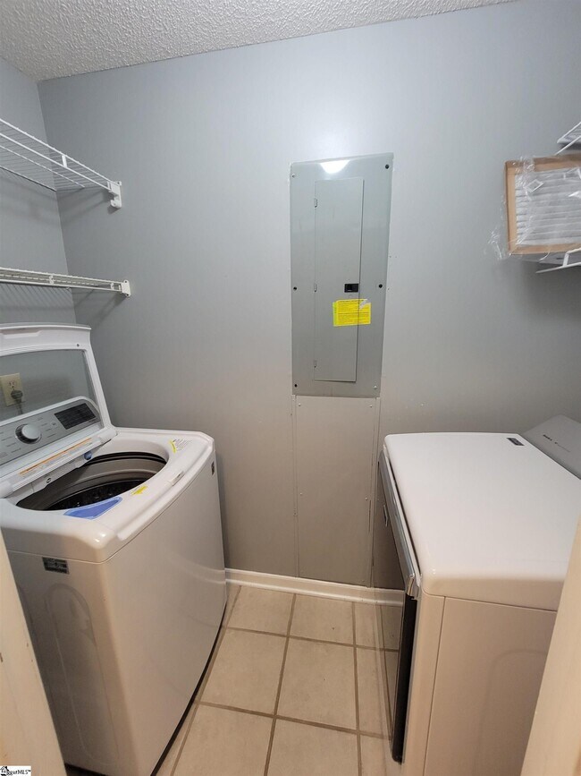 Building Photo - 503 Hillandale Rd