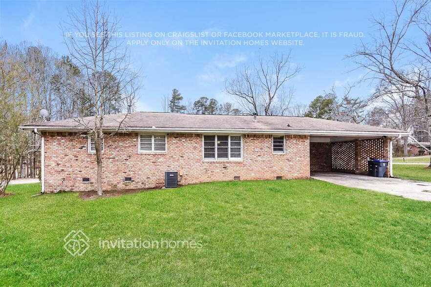 Building Photo - 2279 Eastwood Dr SW