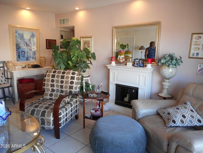 Building Photo - 6805 E 2nd St