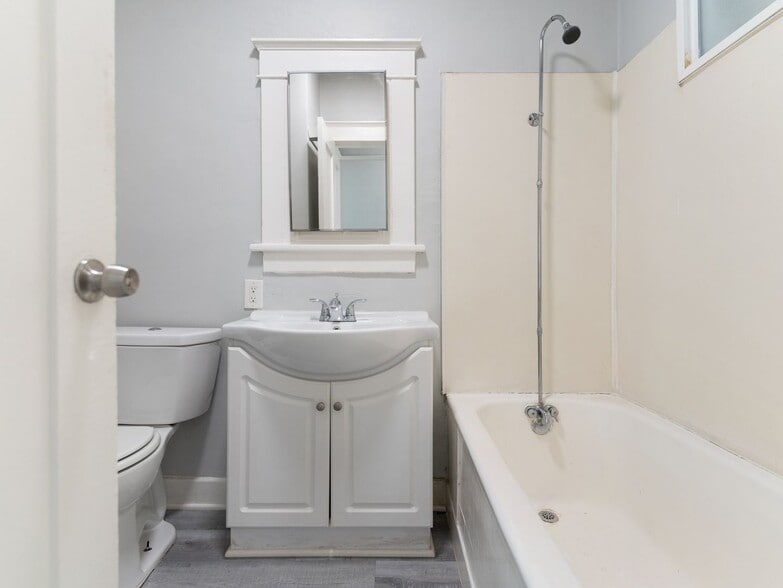 Building Photo - 736 Olive Ave