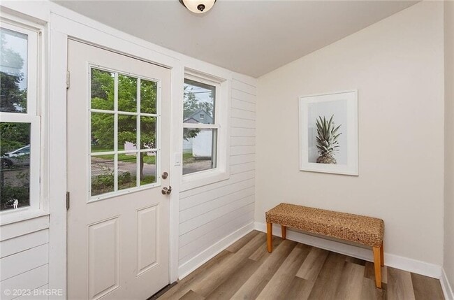 Building Photo - 1215 Clark St