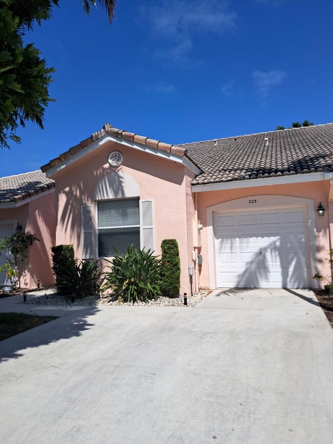 Building Photo - 223 E Coral Trace Cir