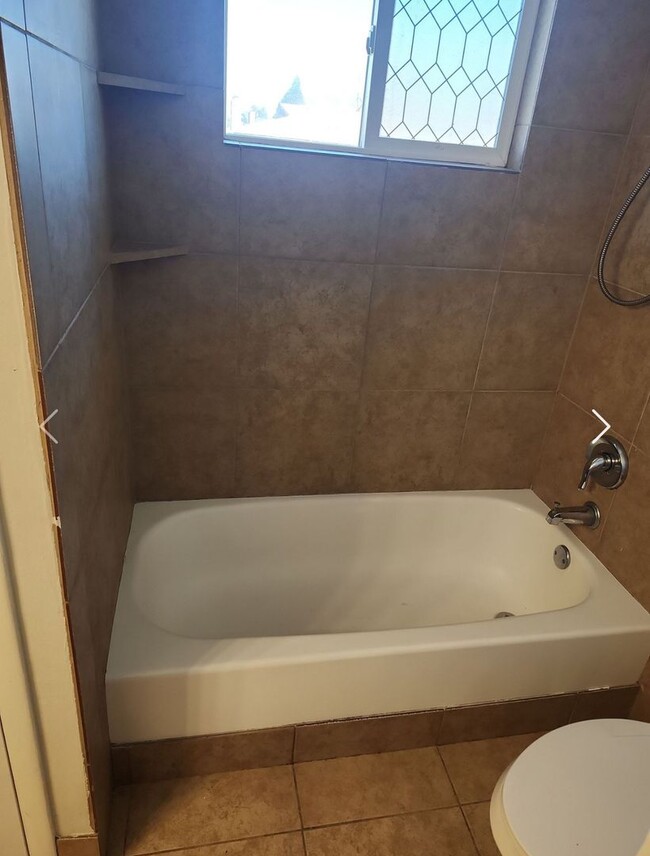 Building Photo - Centrally located condo