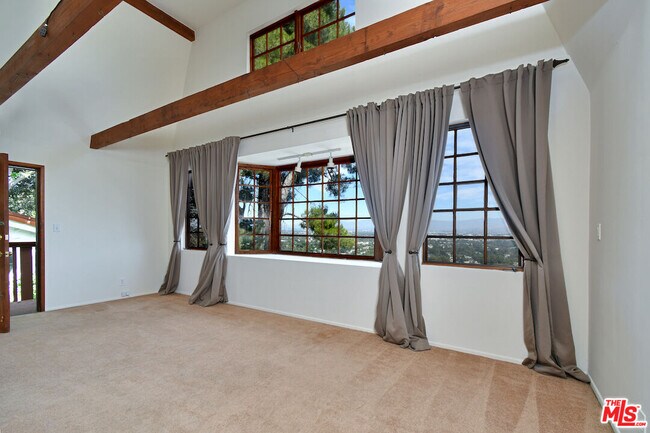 Building Photo - 3682 Berry Dr