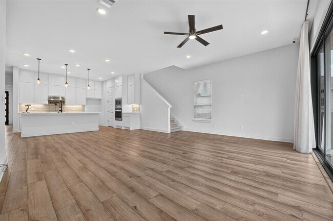 Building Photo - 508 Pinnacle View Dr