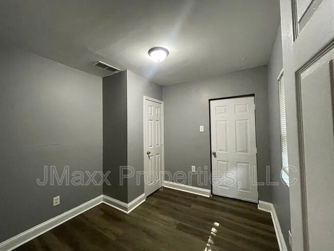 Building Photo - 68 Vanira Ave SE