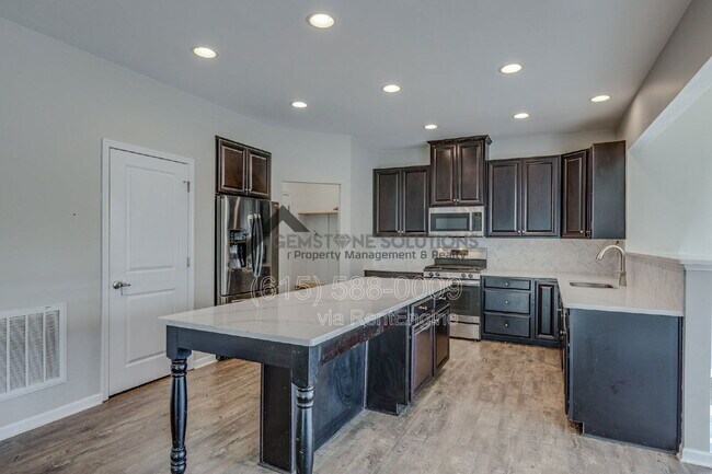 Building Photo - 2704 Orleans Dr