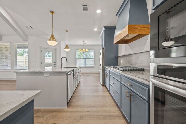 Building Photo - 1509 Padova Ave