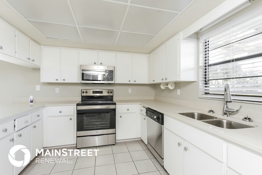 Building Photo - 5801 Pauma Pl