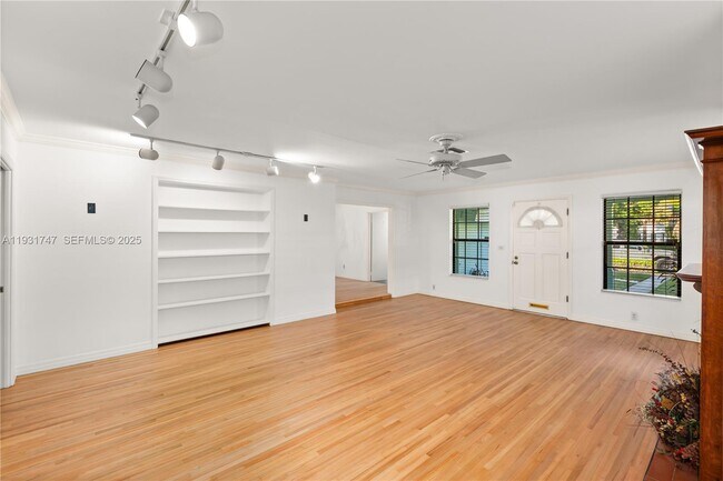 Building Photo - 736 Alhambra Cir