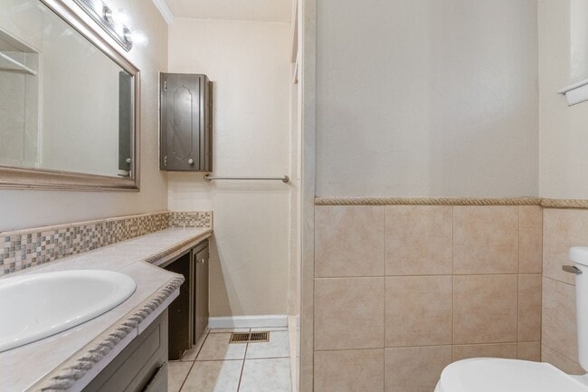 Building Photo - Indianhead Lakes Rental!