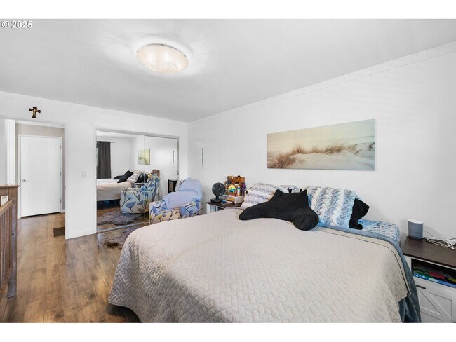 Building Photo - Bright and Open 1,638 SqFt Home Featuring Fireplace, Updated Kitchen & Scenic Outdoor Views ***Wa...