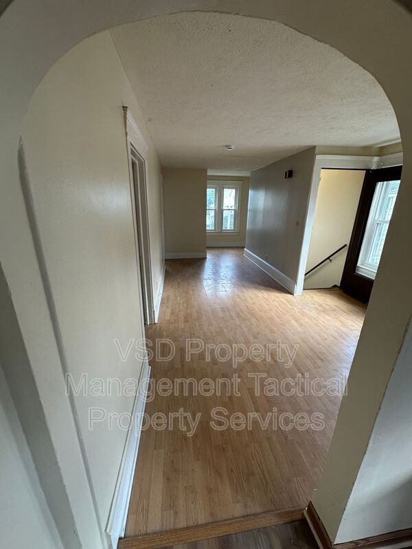 Building Photo - 4413 Woburn Ave