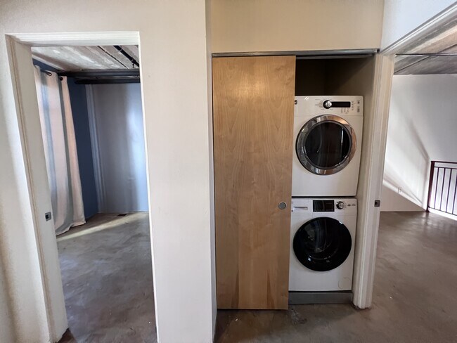 Building Photo - 360 W 300 S