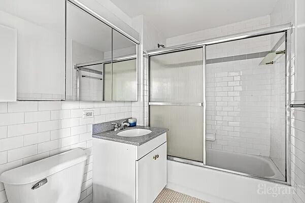 Building Photo - 520 W 23 St