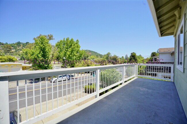 Building Photo - Sun Valley Duplex with Garage and Great La...