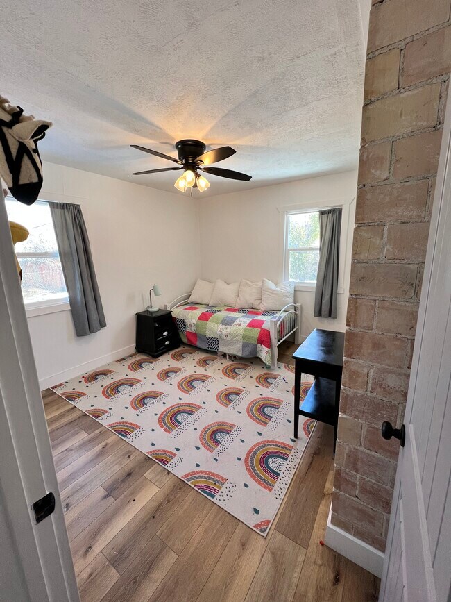 Building Photo - 1647 E Woodland Ave