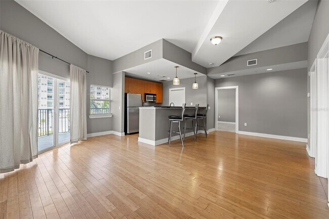 Building Photo - 1010 Central Ave N