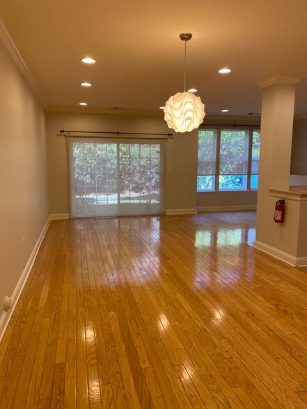 Building Photo - 258 Riverwalk Way