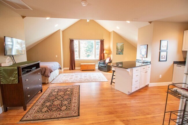 Building Photo - Craftsman Cottage: Furnished Jacksonville ...