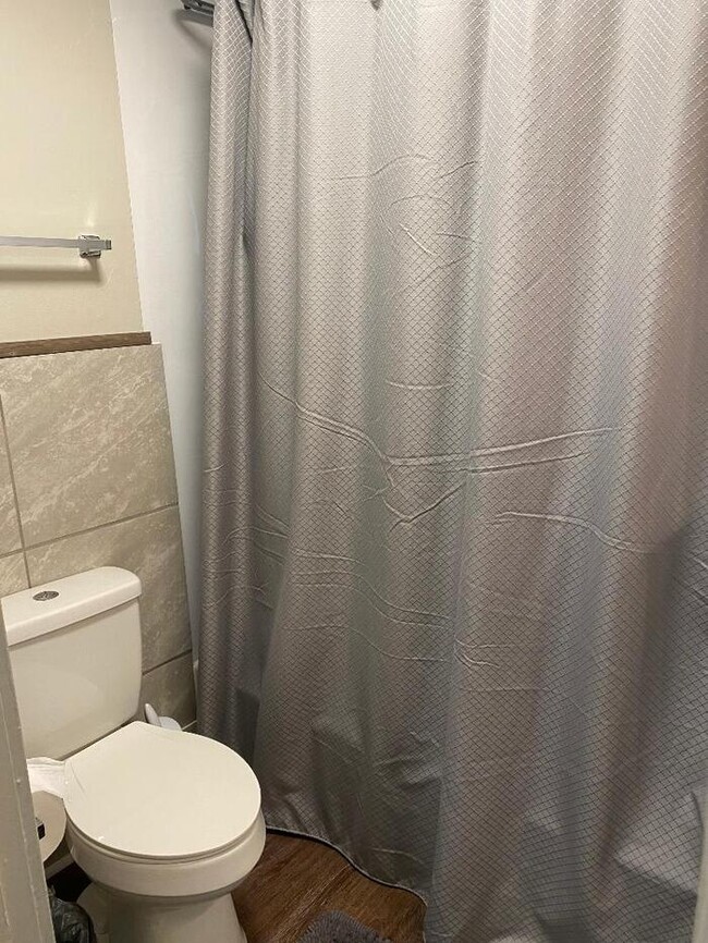 Building Photo - 2 Bedroom house.