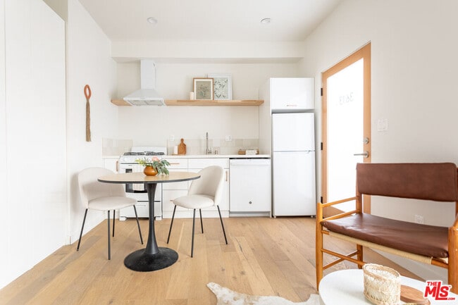 Building Photo - 3613 1/4 Bellevue Ave