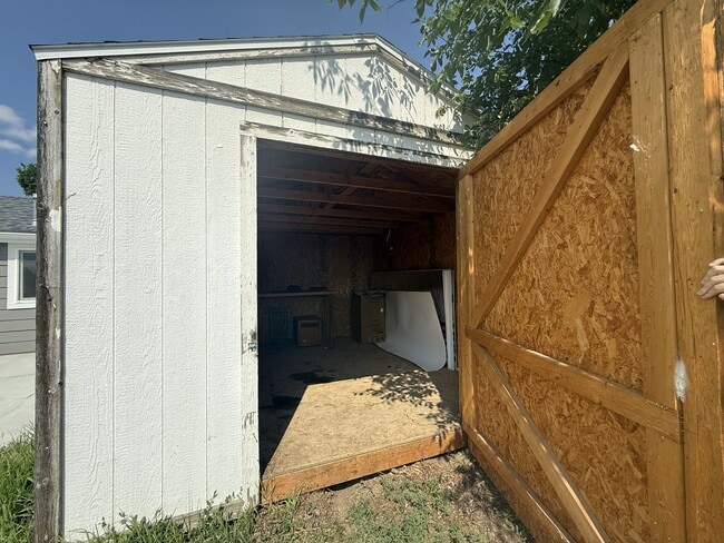 Building Photo - 1303 Lake Elmo Dr