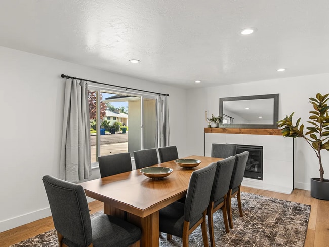 Building Photo - Fully Renovated 5-Bed Home with RV Parking & Garage | Sandy