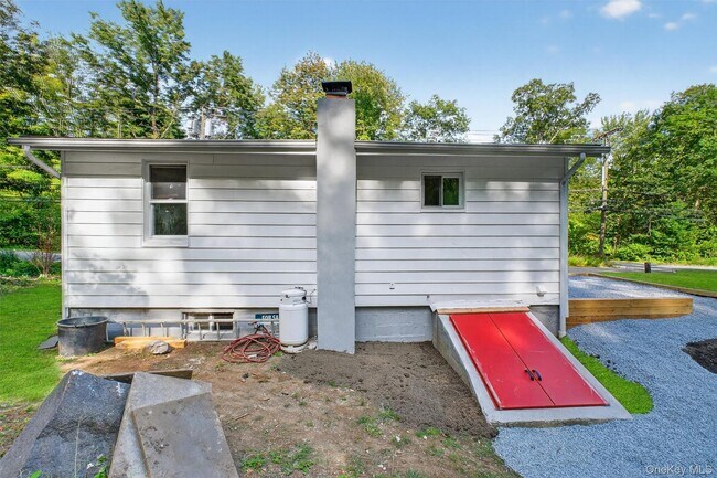 Building Photo - 2091 Maple Ave