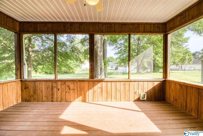 Building Photo - 328 Land Cir