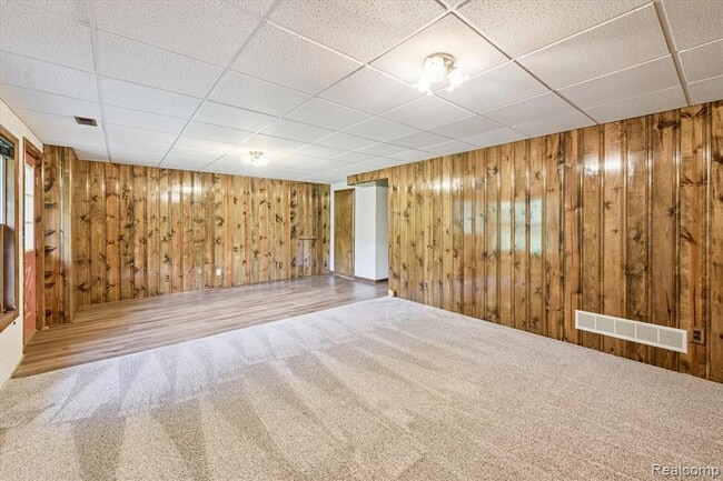 Building Photo - 10419 Maple Rd
