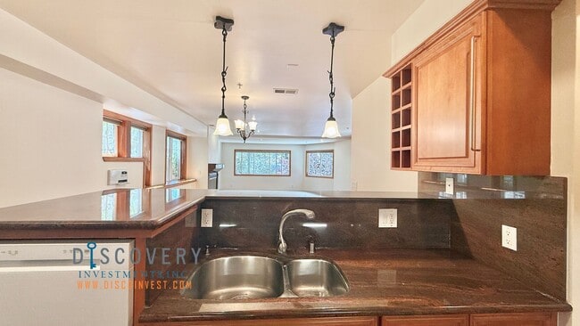 Building Photo - Contemporary Upper Broadway Terrace Four B...