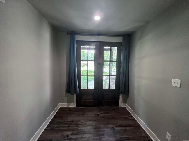 Building Photo - 206 Bridgewood Dr