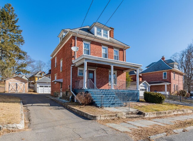 Building Photo - Beautiful Brick 2 -Story