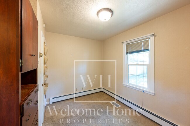 Building Photo - Vintage Home with Room to Entertain