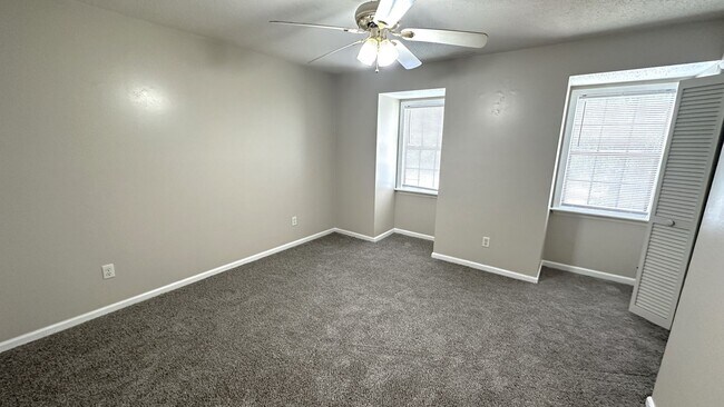Building Photo - LOVELY 2/1.5 w/ Deck, & Privacy Fenced Yard! Available Now for $1250/month